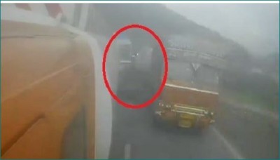 Video; Three of a family killed in accident on Pune-Mumbai Expressway