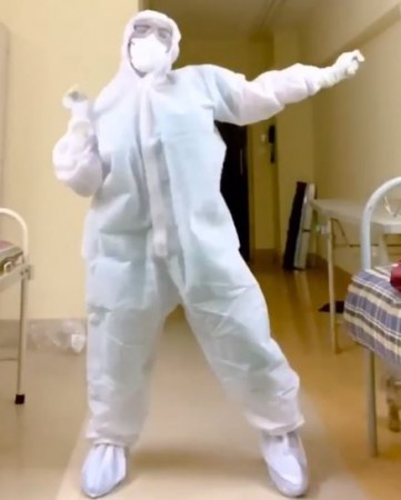 Lady Doctor dances on 'Garmi' wearing PPE kit, video going viral