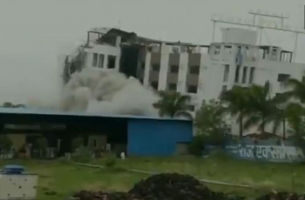 Ujjain: Millions of luxurious hotel demolished in moments, watch video here
