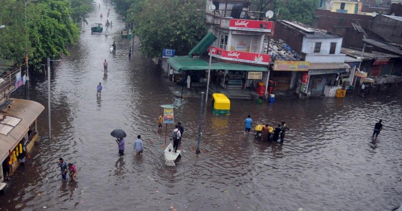 मुंबई ही नहीं बल्कि गुजरात में भी बारिश ने मचाया कोहराम, बाढ़ आने के है आसार
