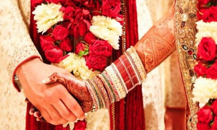 शादी में शामिल हुए 100 से अधिक लोग, दूल्हा और दुल्हन निकले संक्रमित