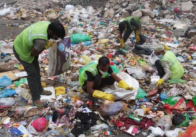 Earned lakhs sitting at home by collecting garbage, from scheme 'earning from waste'