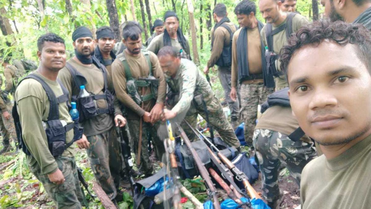 Chhattisgarh: 5 hour long encounter in Dhamtari, 4 naxalites killed, weapons recovered