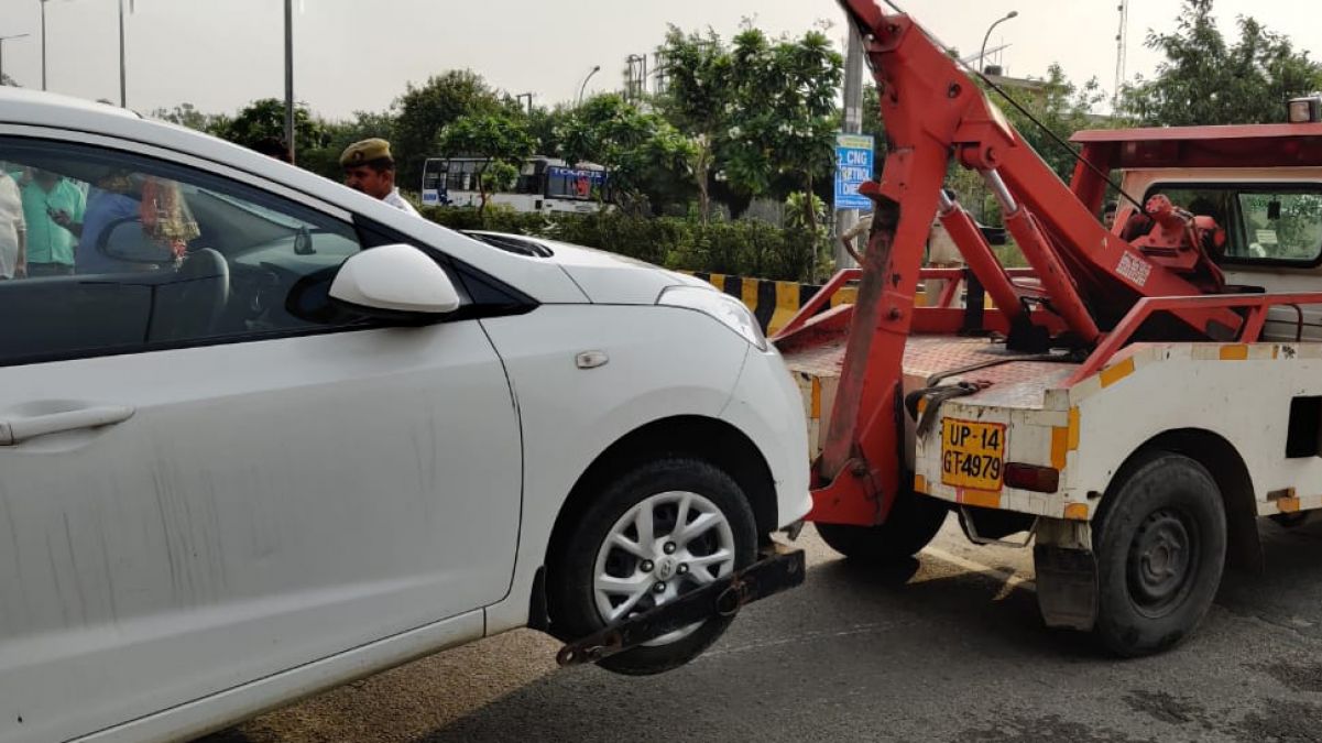 'Operation Clean' runs in Noida, challan cut of over two thousand vehicles