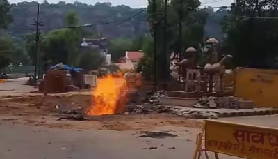 आधे घंटे तक आग उगलती रही MP की सड़क, इलाके में दहशत का माहौल