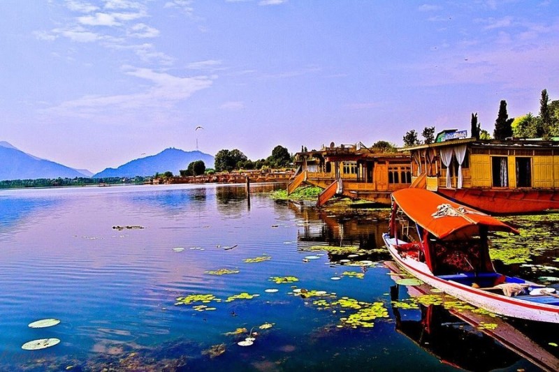 पर्यटकों के लिए जल्द खुलेंगी कश्मीर की वादियां, उपराज्यपाल की बैठक में हुआ फैसला