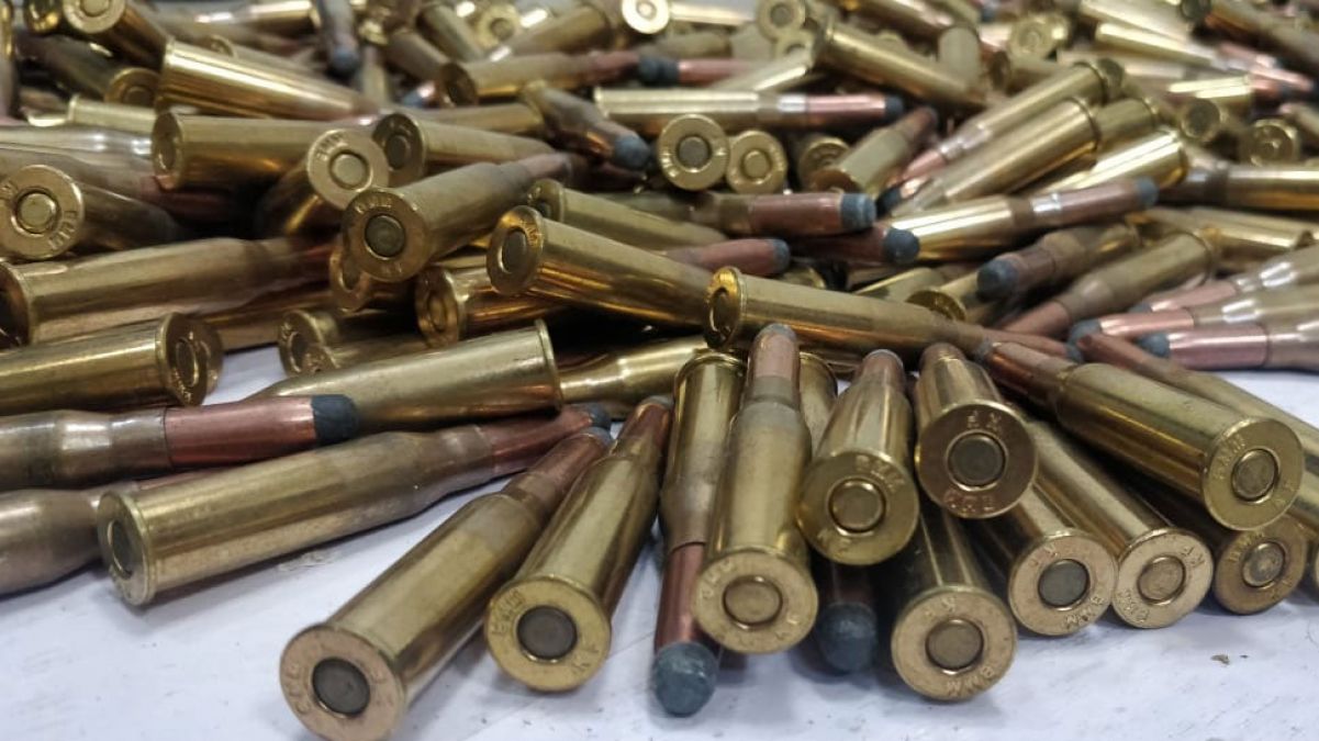 Three crooks arrested with 1250 live cartridges arrested