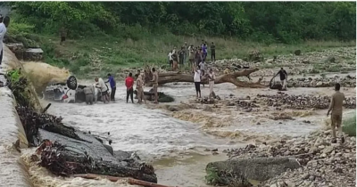 उत्तराखंड: नदी में बह गई पर्यटकों से भरी कार, हादसे में 9 लोगों की मौत