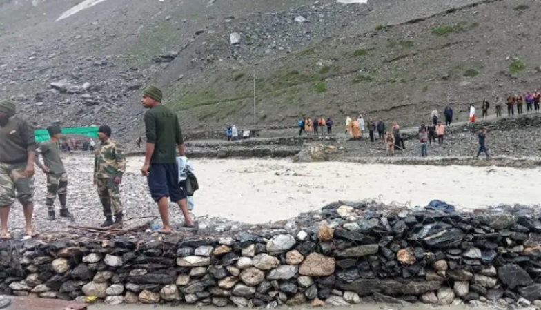 Amarnath deluge: 16 pilgrims died so far, over 40 missings