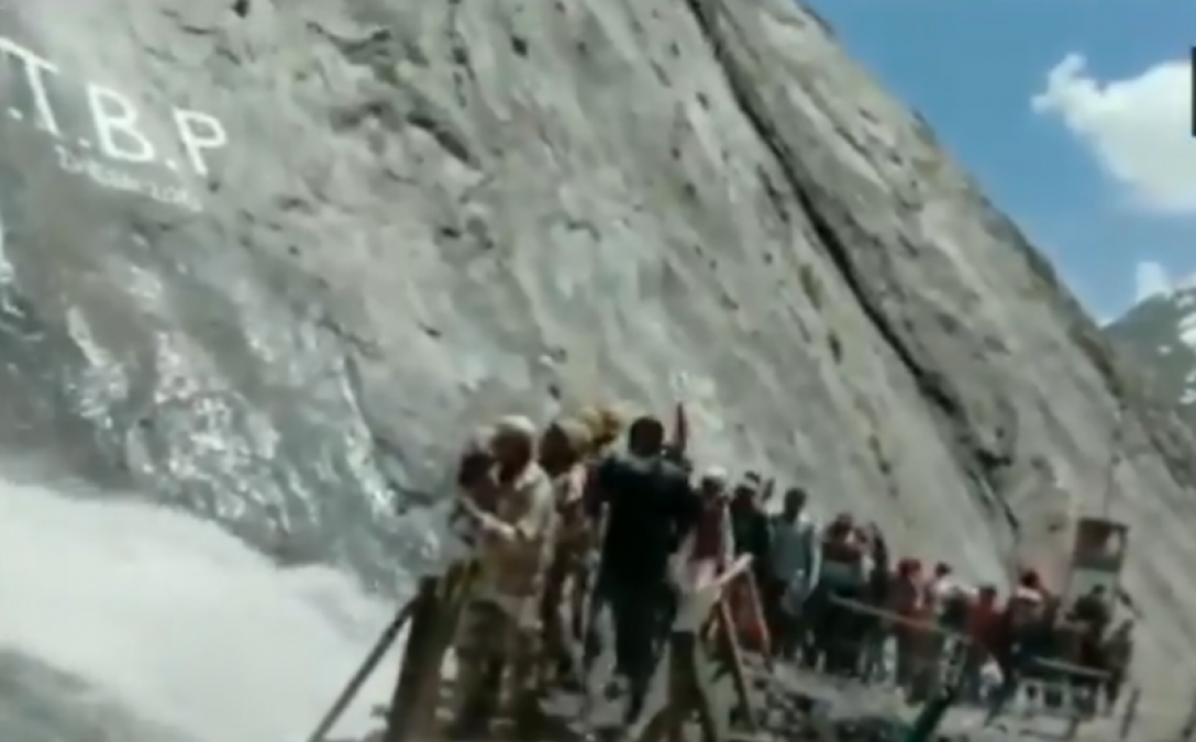Amarnath Yatra: ITBP's Jawans supports and protects Devotees, Watch Video