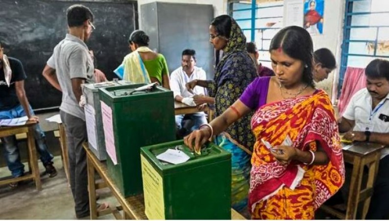 बंगाल पंचायत चुनाव में हुई थी भारी हिंसा, लूटी गई थी मतपेटियां, आज 697 बूथों पर दोबारा हो रहा मतदान, सेंट्रल फोर्स तैनात