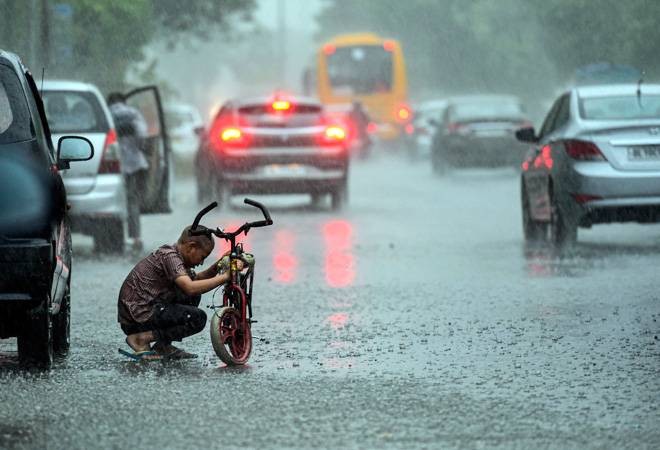 Changes in weather with heavy rain in Delhi