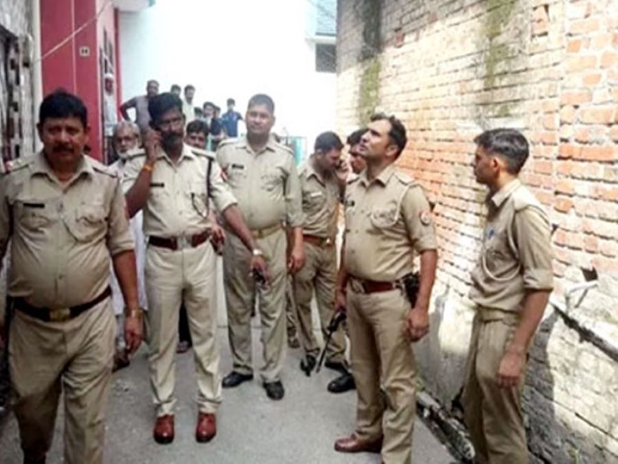 बिजनौर मदरसे में पुलिस ने मारा छापा, हथियारों सहित 6 गिरफ्तार