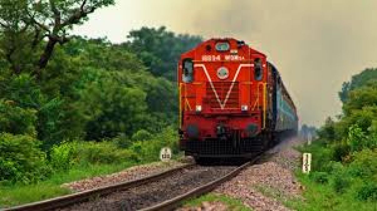 रेलवे ने बनाया बचत करने का प्लान, नए इंजन की वजह से घट सकते है यात्री टिकट के दाम !