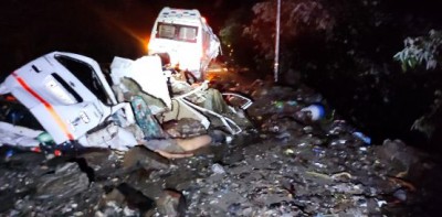 गंगोत्री नेशनल हाइवे पर बोल्डर की चपेट में आये तीन वाहन, मलबे में दबने से चार की मौत