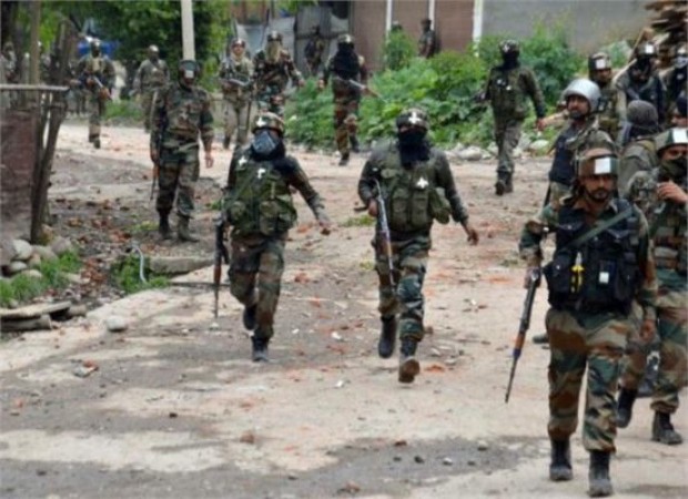 जम्मू कश्मीर के बारामुला में एनकाउंटर जारी, सेना ने मार गिराया एक आतंकी