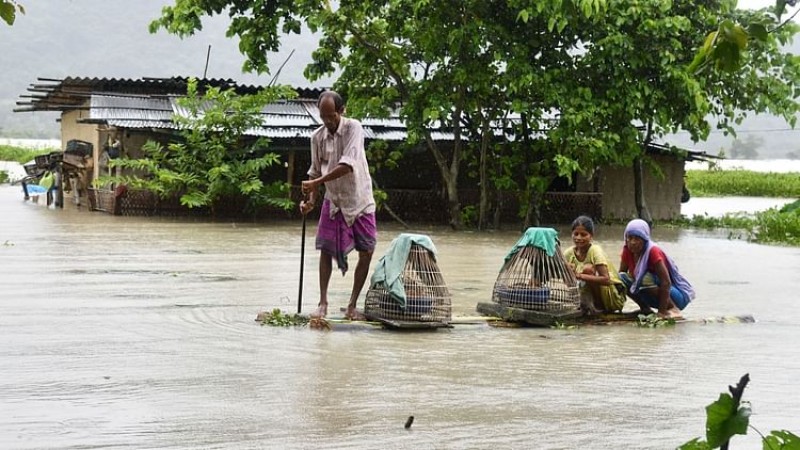 असम-बिहार में बाढ़, बंगाल में उफान पर नदियाँ, बारिश ने बढ़ाई लोगों की मुश्किलें