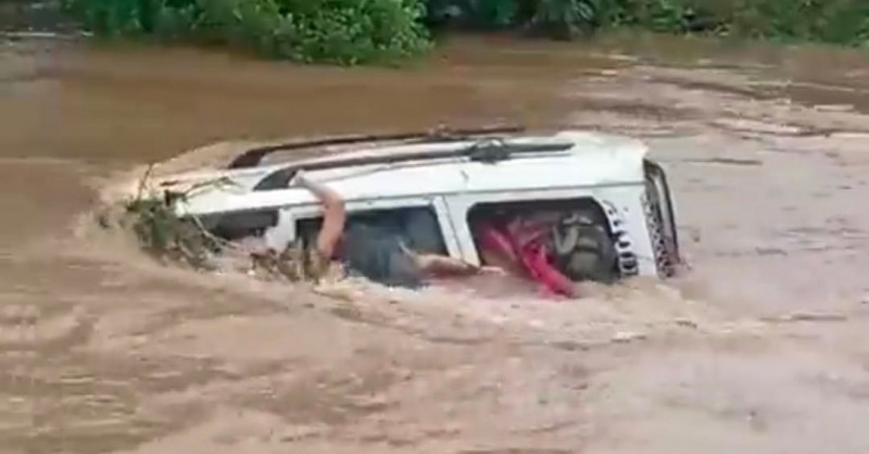 Flood wreaks havoc in Betul, Scorpio full of 6 people flushed away in water