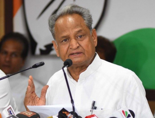 'Resort Politics' started in Rajasthan, CM Gehlot left his bus with his MLAs