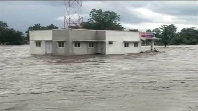 This village in Dewas district submerged in water, police station became island