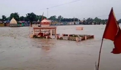तेज बारिश के बाद बढ़ा शिप्रा नदी का जल स्तर, जलमग्न हुआ रामघाट का मंदिर