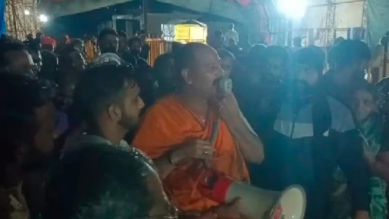Major accident at Pandit Pradeep Mishra's ashram, tent falls on devotees