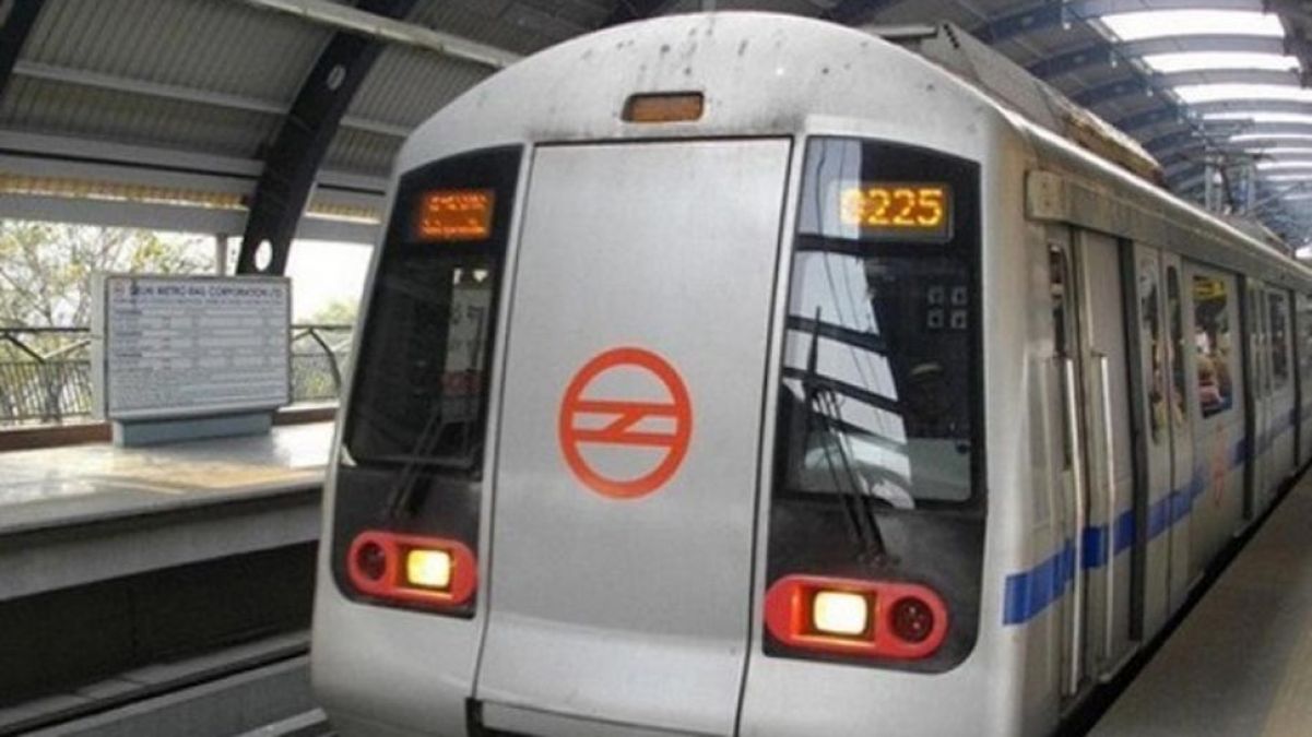 दिल्ली मेट्रो की मेजेंटा लाइन ठप्प, काफी समय तक फंसे रहे यात्री