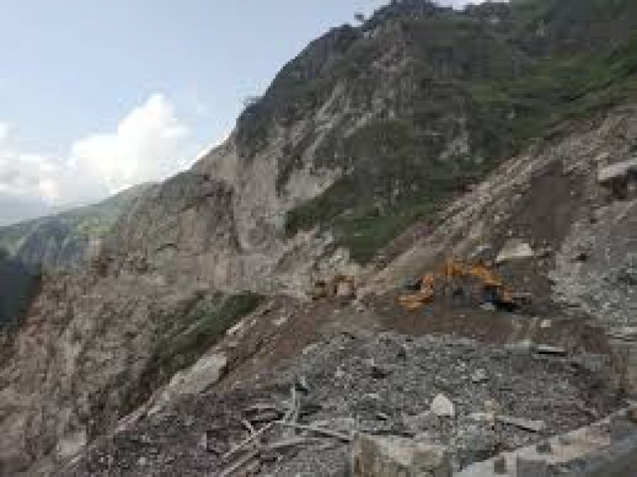 Badrinath highway closed for almost 19 hours, passengers waiting for route to open