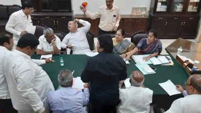 कर्नाटक के बागी विधायकों ने मुंबई पुलिस को लिखा पत्र, कांग्रेस नेताओं से बताया जान को खतरा