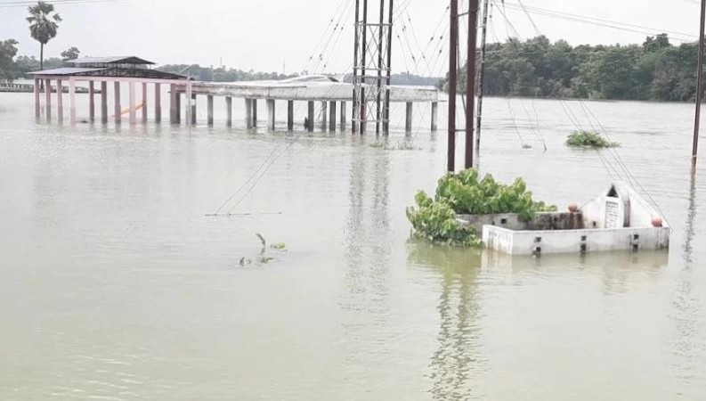 Flood gets out of control! Burhi Gandaki rises above danger mark
