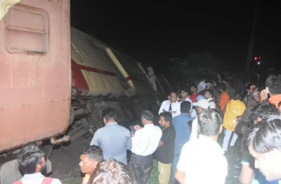 Big train accident in MP! 2 coaches derailed
