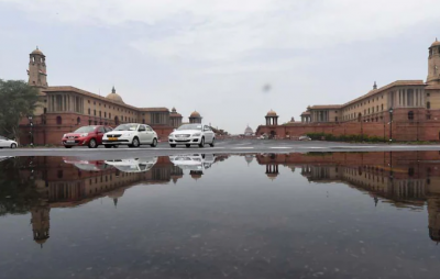 दिल्ली में सुहावना हुआ मौसम, बारिश से तापमान में आई गिरावट