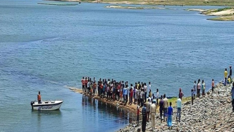 Boat capsized in Koderma, 8 people from the same family died