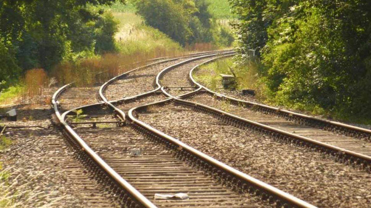 The third rail route to be built between Allahabad-Mughalsarai, approved by Railway Minister