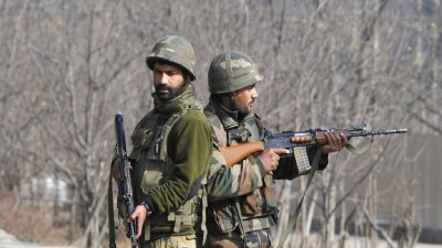 कश्मीर: पिछले 24 घंटो में दूसरी बार हुआ हमला, मुठभेड़ में तीन आतंकी हुए ढेर