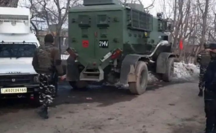 जम्मू-कश्मीर में सुरक्षाबलों को बड़ी सफलता, एनकाउंटर में लश्कर कमांडर सहित 2 आतंकी ढेर