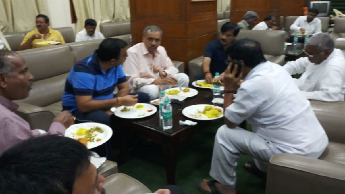 Beauty of democracy: Congress cooked food for the BJP MlAs who sat on Dharna