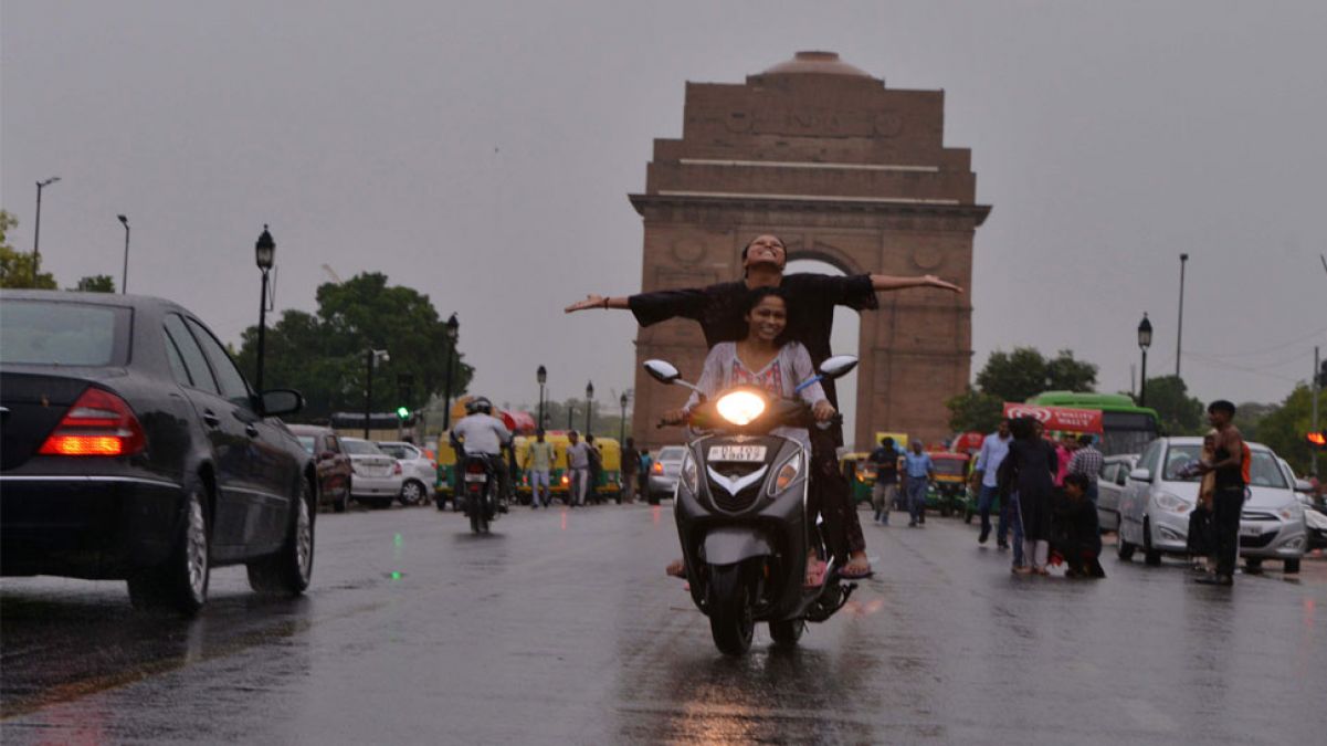 दिल्ली में आज होगी हल्की बारिश, उत्तराखंड में भी बरसेंगे बदरा
