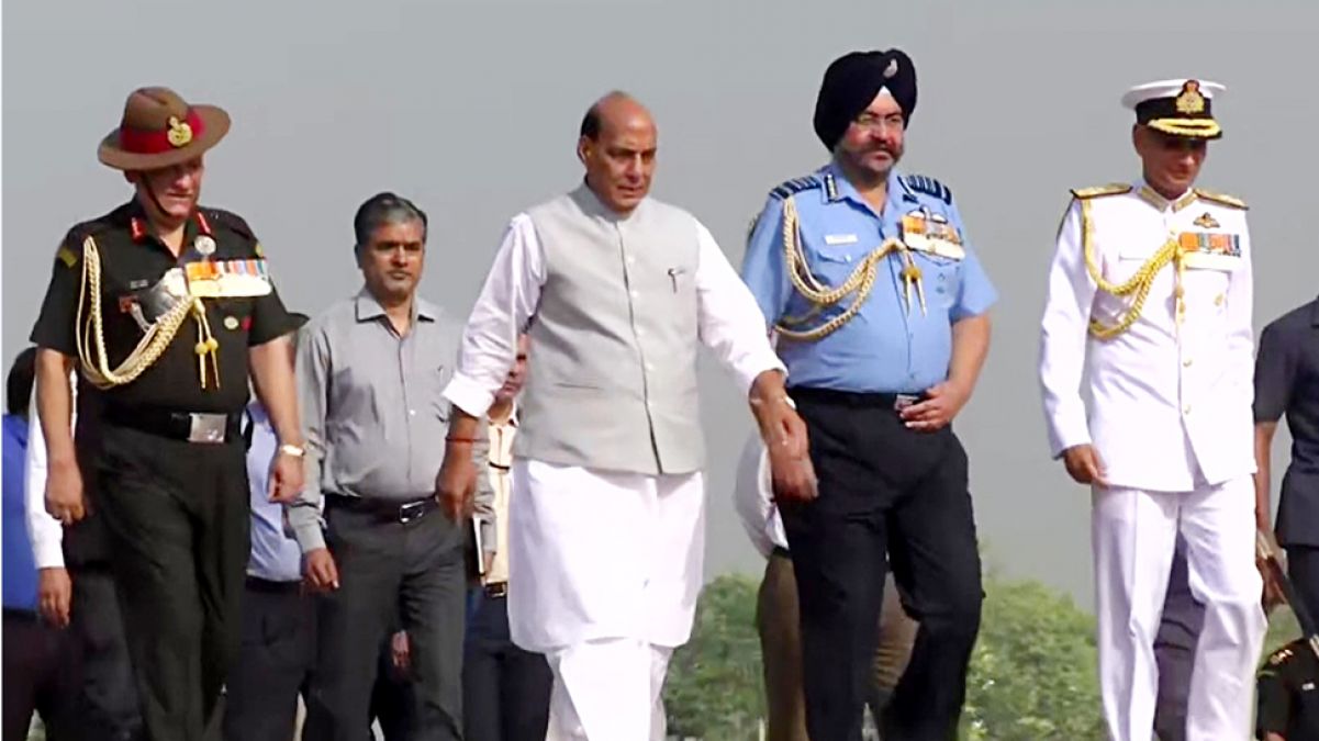 रक्षा मंत्री आज जम्मू कश्मीर के दौरे पर