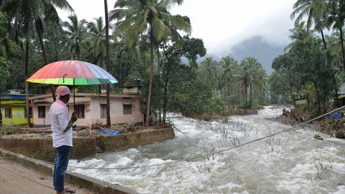 केरल में भारी बारिश को लेकर रेड अलर्ट
