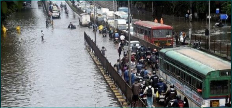 Mumbai: Heavy rain to continue today, floods in Navi Mumbai, Red Alert!