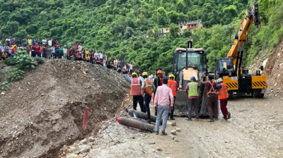 Part of under-construction bridge collapses on Badrinath highway, many people in trouble