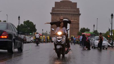 उमस भरी गर्मी के साथ हुई दिल्लीवासियों की सुबह, देर शाम हो सकती है बारिश