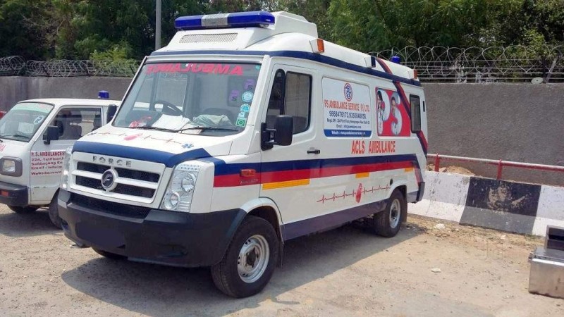 CAT personnel beaten up in Delhi, Ambulance damaged in stone-pelting