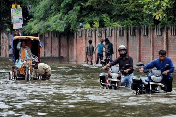 Flood and thunderbolt in Bihar, 10 people died
