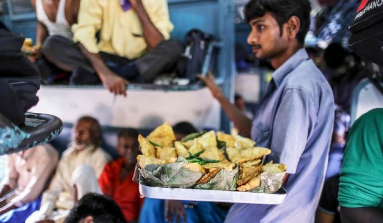 Selling open food in trains ignoring rules, Know complete matter