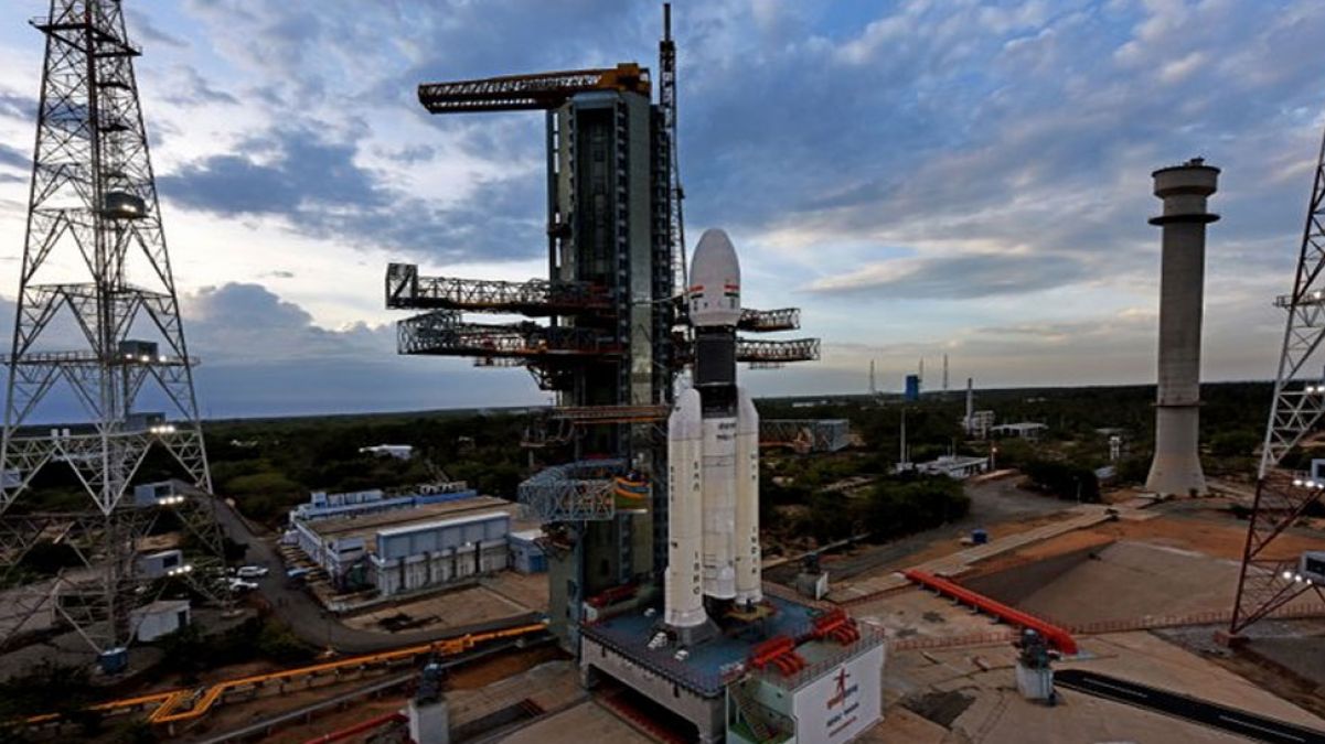 मिशन चांद पर निकलेगा भारत, दोपहर 2.43 बजे होगी चंद्रयान-2 की लॉन्चिंग