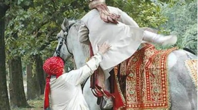 Mare ran away with groom who is going to get married, Barati ran back and forth