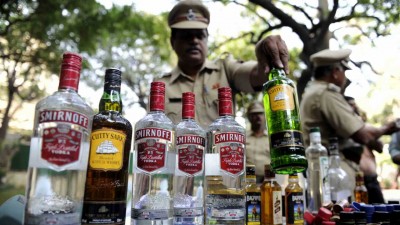 Big case of liquor smuggling surfaced, three youth arrested