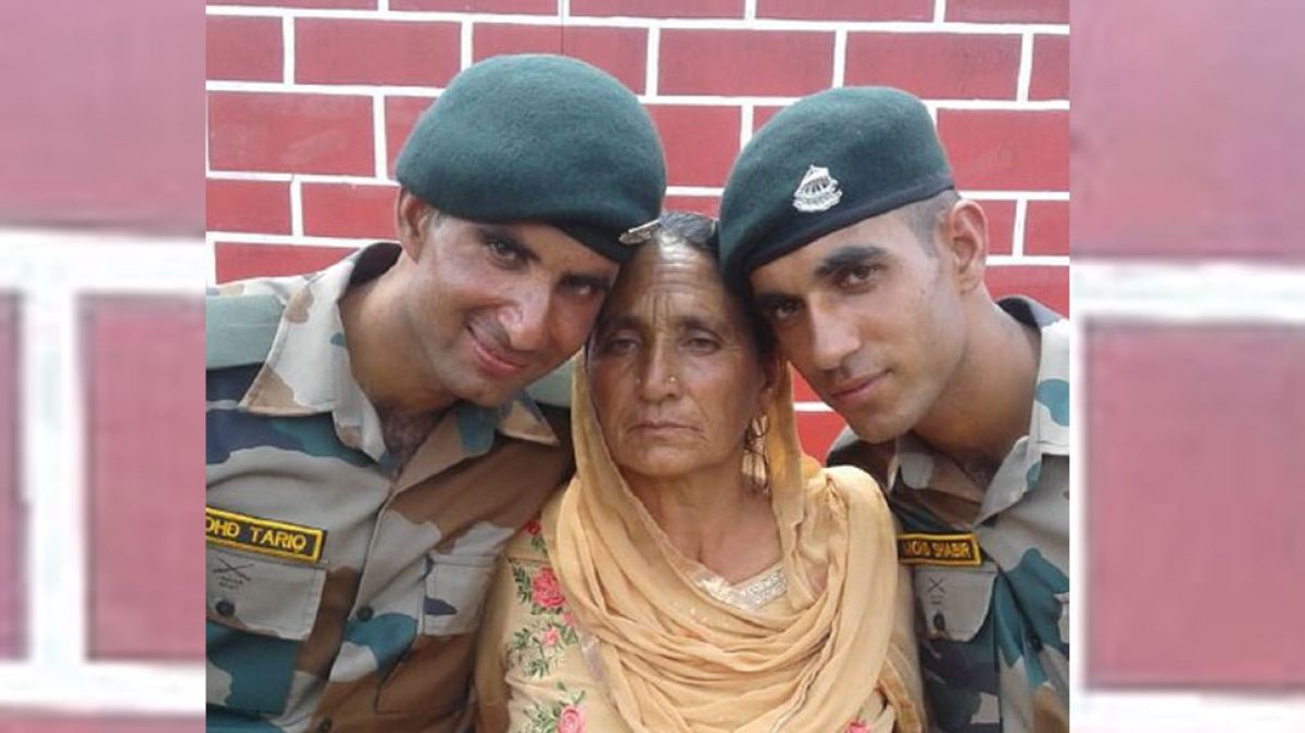 जम्मू कश्मीर: आतंक के मुंह पर जोरदार तमाचा, शहीद औरंगजेब के दोनों भाई सेना में शामिल
